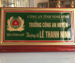 HUY HIỆU, BẢNG TÊN